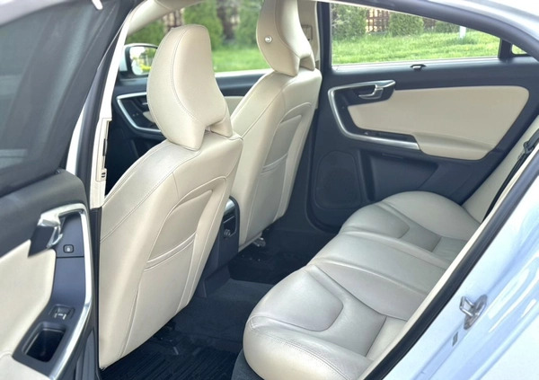 Volvo S60 cena 62000 przebieg: 177235, rok produkcji 2017 z Syców małe 407